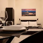 Διαμέρισμα Casa Ormea - 5 Min To Metro, Fast Wi-fi & Netflix *